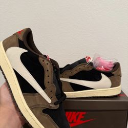 Nikew air jordan 1 low travis scott dark mocha size 7,7.5,8,8.5,9,9.5,10,10.5,11,12 