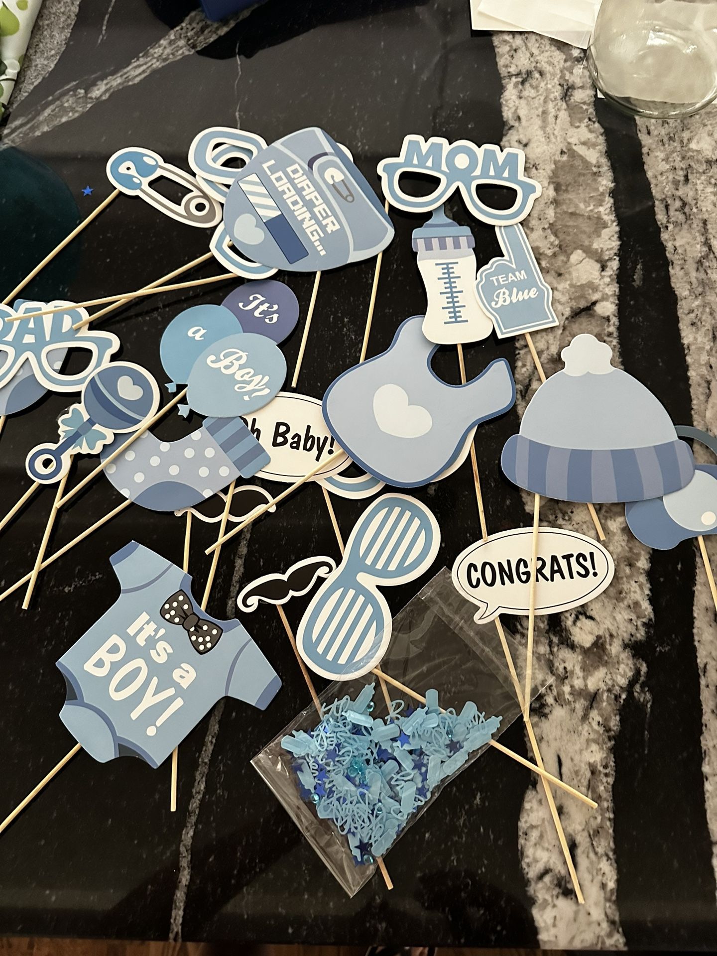 20 Pieces Baby Boy Photo Props W/ Free Table  Confetti 