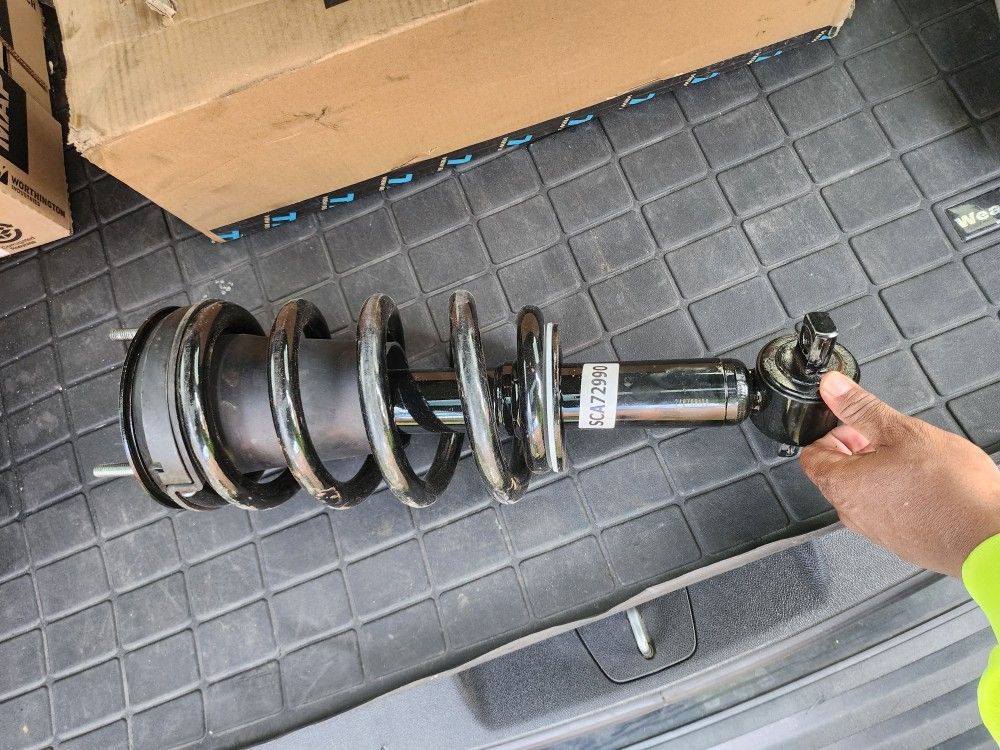 Front Shocks For 2007 YUKON DENALI XL