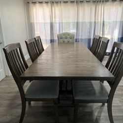 Dining table set.