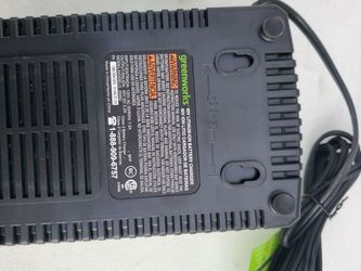 Battery Charger/ Cargador De Pila