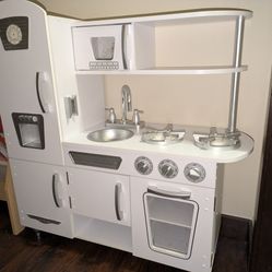KidKraft Vintage Wooden Play Kitchen with Pretend Ice Maker and Play Phone, White