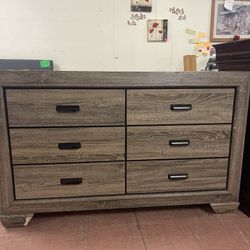 Nice Dresser With 6 Drawers 