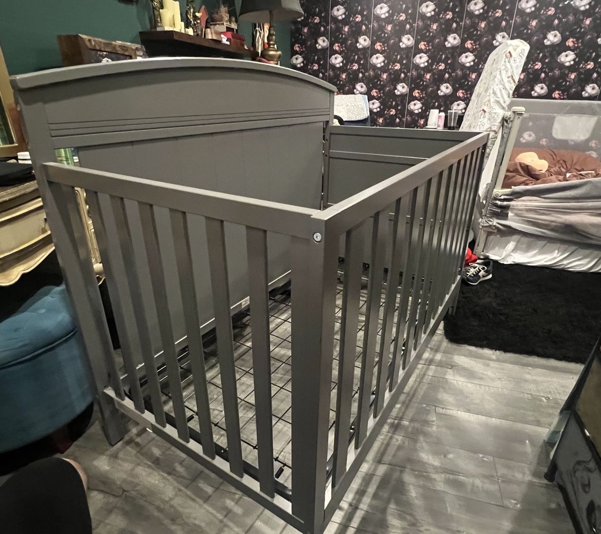Oxford Baby Pearson Crib & Changee
