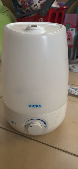 Vicks 1 gal 400 sq ft Ultrasonic Cool Mist Humidifier, White