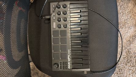 AKAI Professional MPK mini