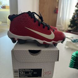 Kids Soccer Cleats, Force Trout 5 Pro, Nike Size 13c, Red