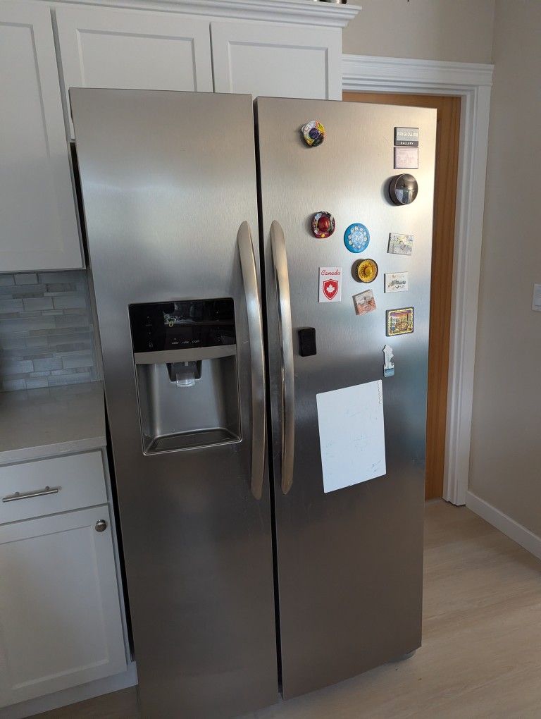 Frigidaire Gallery Side-by-Side Refrigerator
Model: FGHS2631PF4A