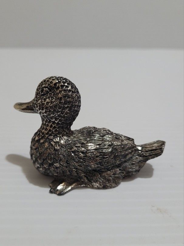 VINTAGE PEWTER DUCK SCULPTURE PAPERWEIGHT DECOR FIGURINE 2" Tall 8Oz. READ!!!.
Used item old vintage beautiful solid metal duck weighs 8 Oz. READ!!!