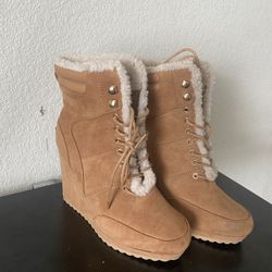 Shoe Dazzle Tan Heel Boots