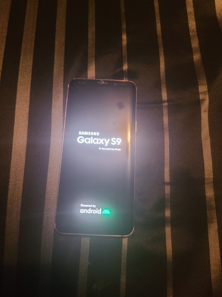 Gently Used Samsung Galaxy S9 Cell Phone For Sale....