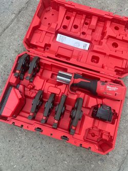 Milwaukee M18 18-Volt Lithium-Ion Brushless Cordless FORCE LOGIC Pro Press ProPress Tool Kit w/ 1/2 in. - 2 in. Jaws Kit ( 6x Jaws )  $2399