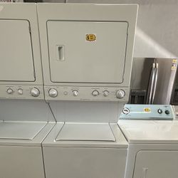 FRIGIDAIRE 27” WASHER AND DRYER STACKABLE 