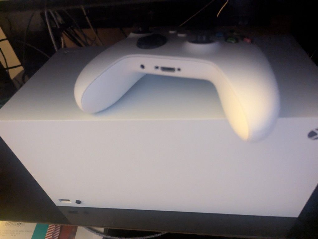 Xbox Series x White Digital With Extra Controller