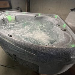 2-3 Person Dream Maker Hot Tub Nice Cover. 110 Volt Waterfall, Ozone System
