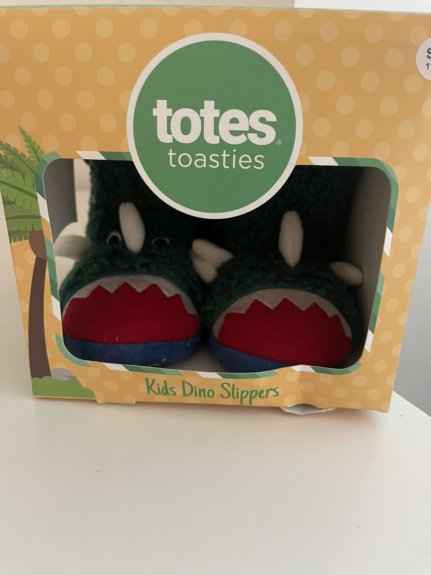 Totes Toasties Keep your kiddos feet warm this winter! Brand new and never used!
