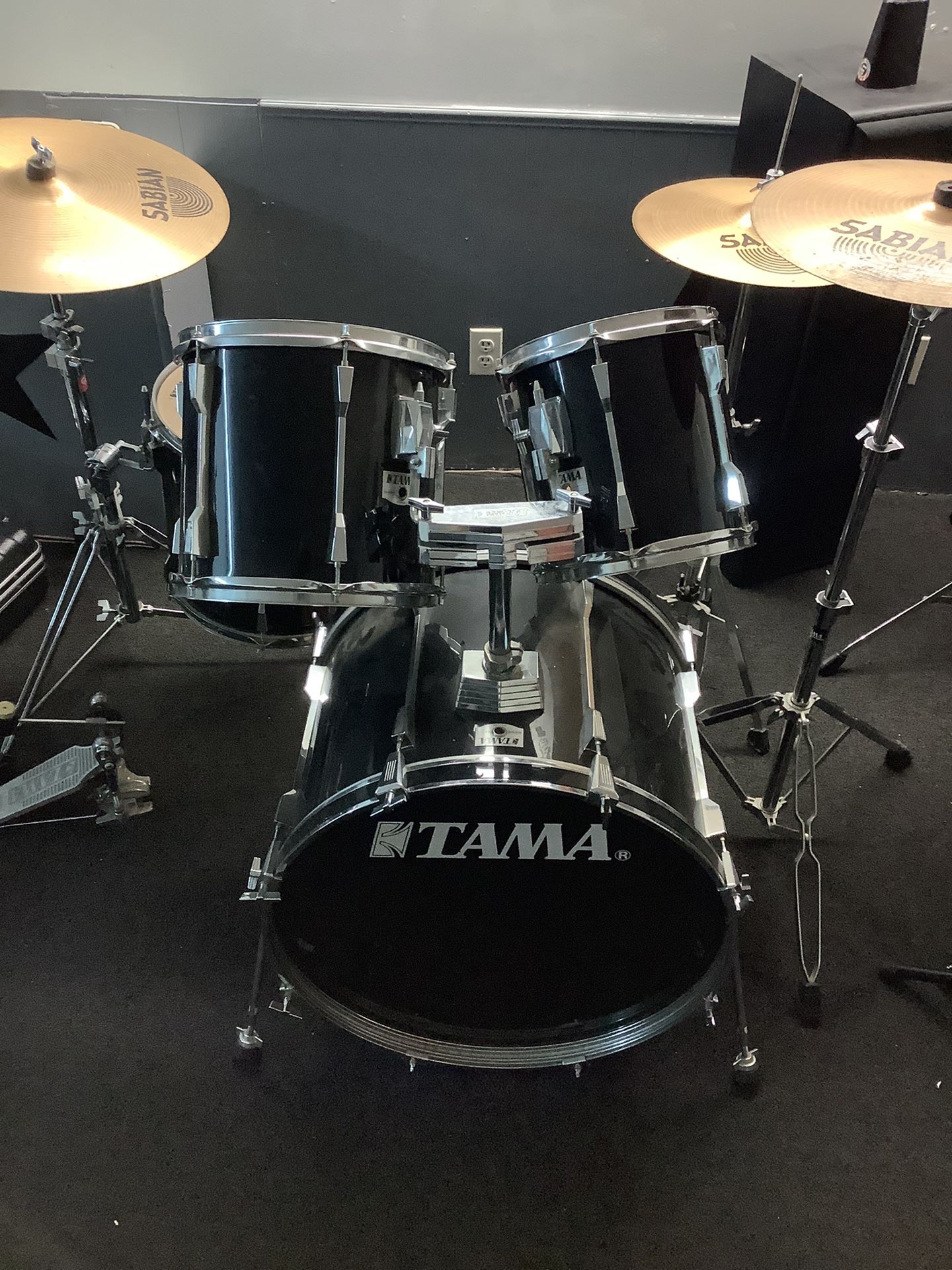 TAMA Rockstar DX 5 piece With Sabian Cymbals