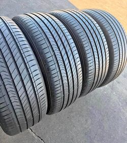 255/40/20 pirelli 📍📍 Vendo un set de llantas con 80% de vida las 4 📍🌟