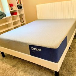 QUEEN Casper One Mattress - Like New !