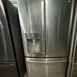 GE Stainless Steel Refrigerator/ DELIVERY AVAILABLE 