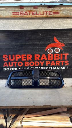2013 Ram Classic Grille Paintable Nice OEM 2024