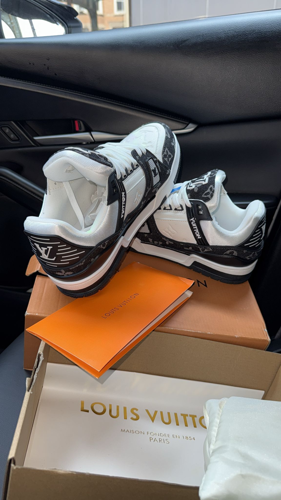 Louis Vuitton Size 10 600