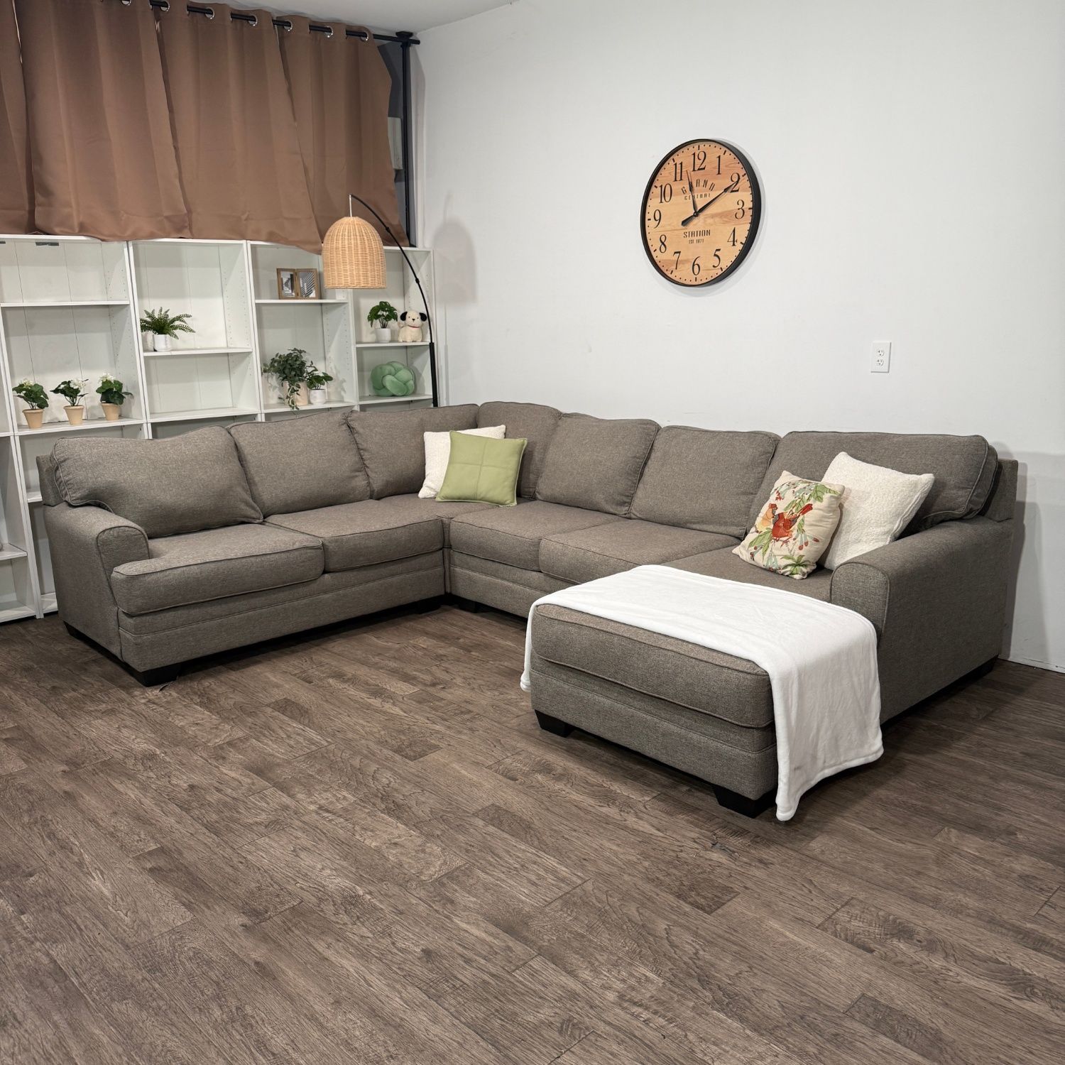 Gray Sectional Couch! Delivery Available!