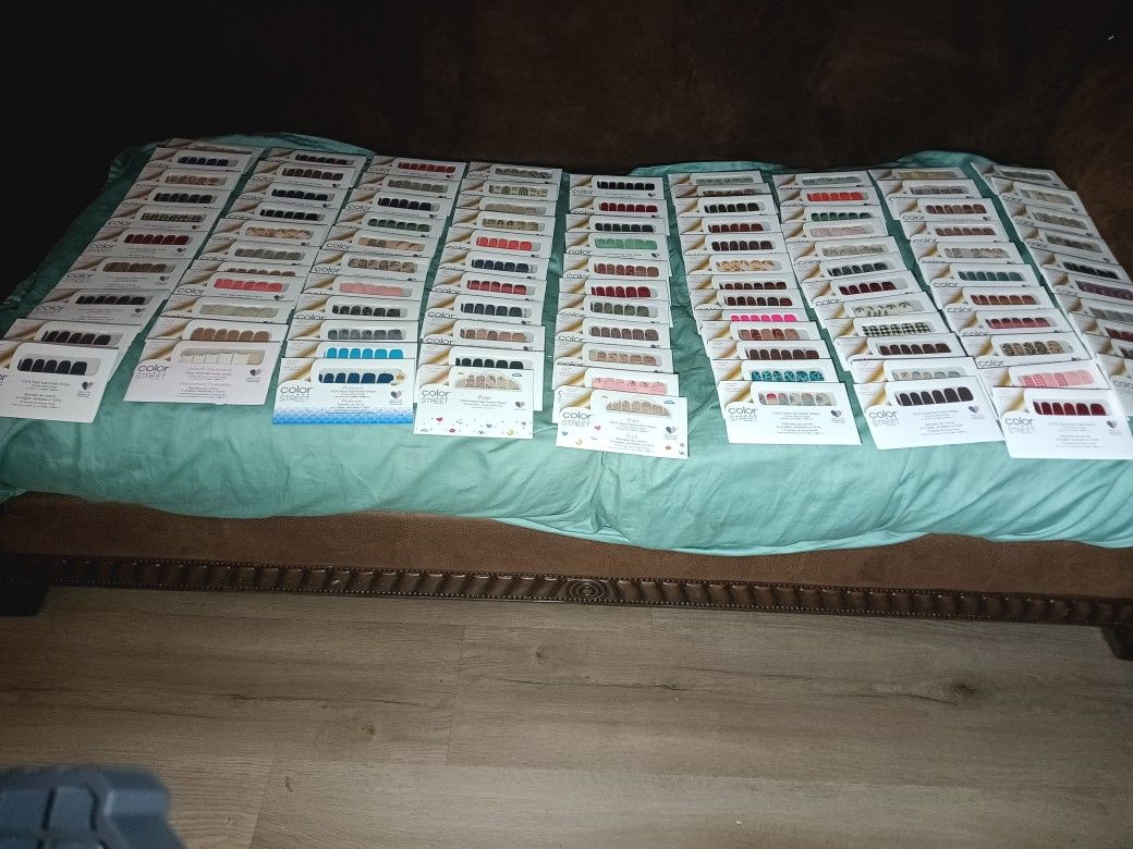 COLOR STREET NAIL POLISH STRIPS!!