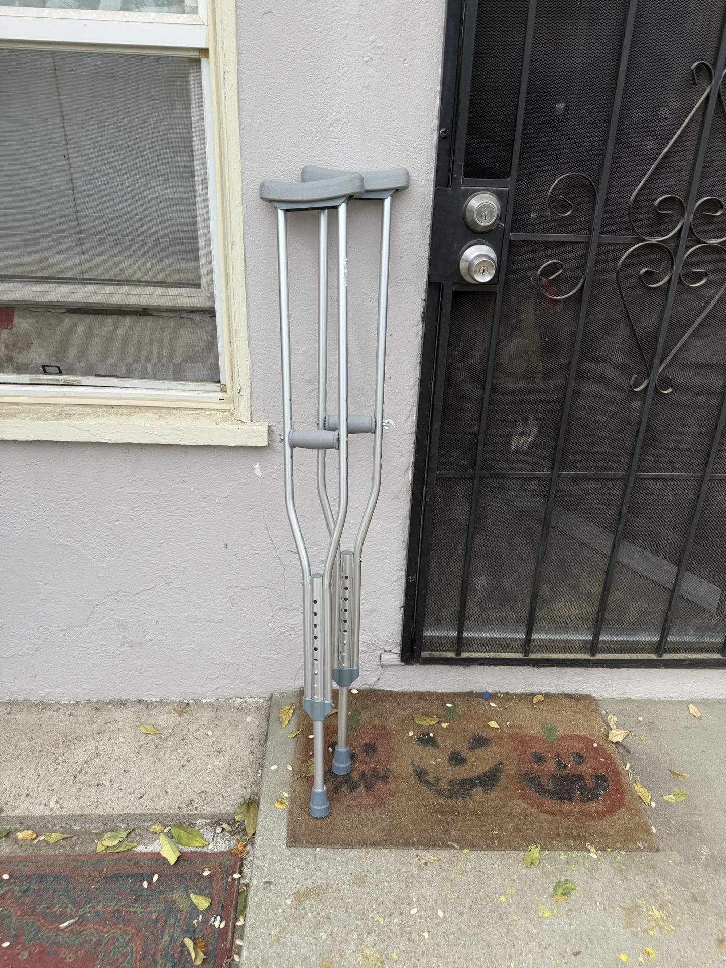 Free Crutches