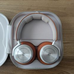 Bang & Olufsen BEOplay HX Timber