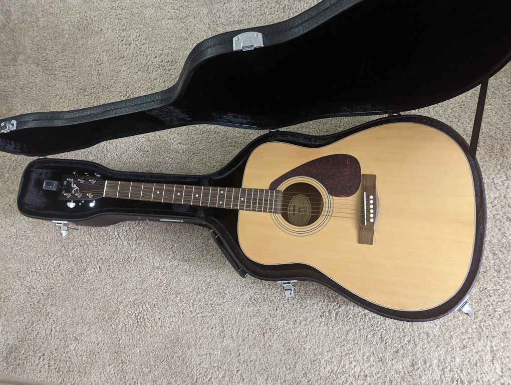 Yamaha F325 Guitar With Solid Case/Cover