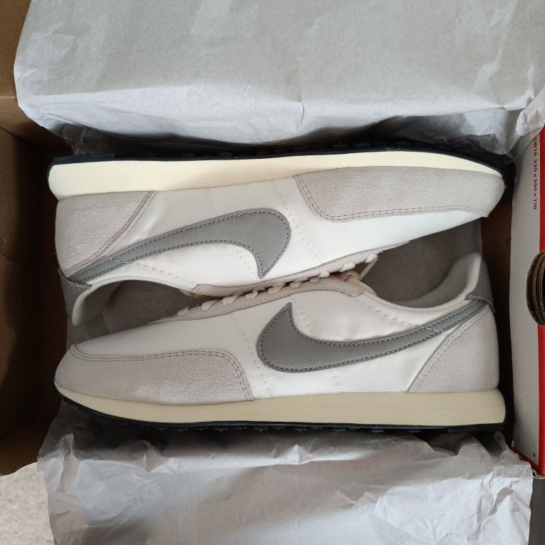 Nike Mens Waffle Trainer 2 SE, Size 9, Sail/Medium, Gray/Light Bone