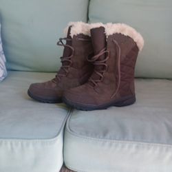 Women's hiking boots