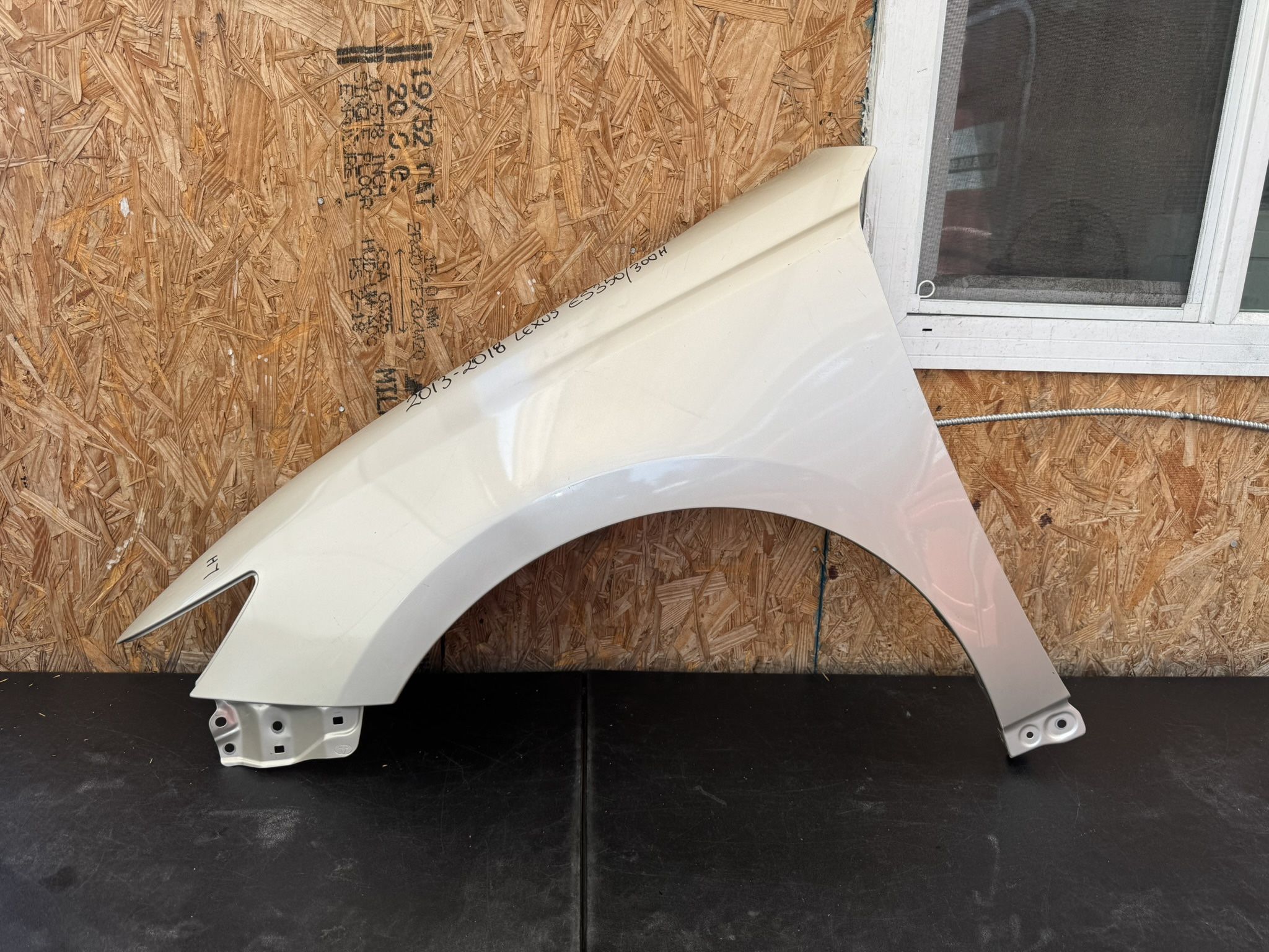 2013 2014 2015 2016 2017 2018 LEXUS ES 350/300H LEFT SIDE FENDER OEM USED