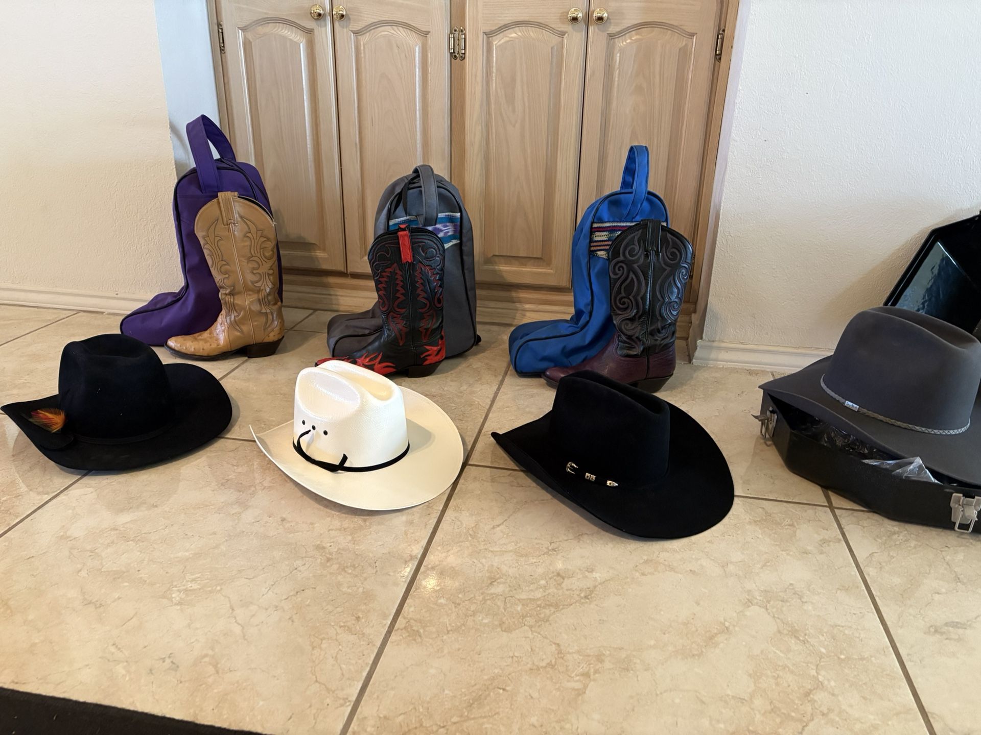 Lady’s Boots and Men’s Stetson , Resistol Cowboy Hats 🤠
