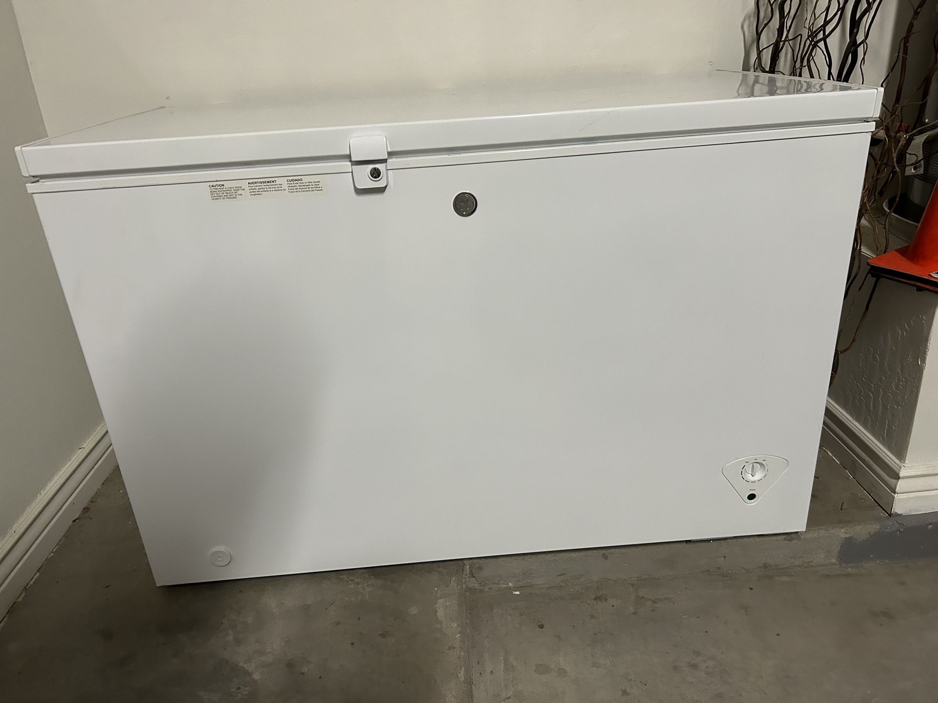 GE Garage Ready Chest Freezer 32x25x50 Inches. No Delivery