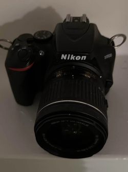 Nikon D3500 with lens and battery