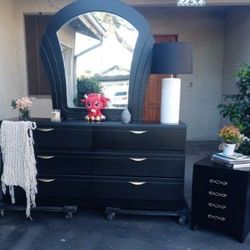 6 Drawer Dresser With Large Mirror And 2 Drawer Nightstand - Black With Gold 