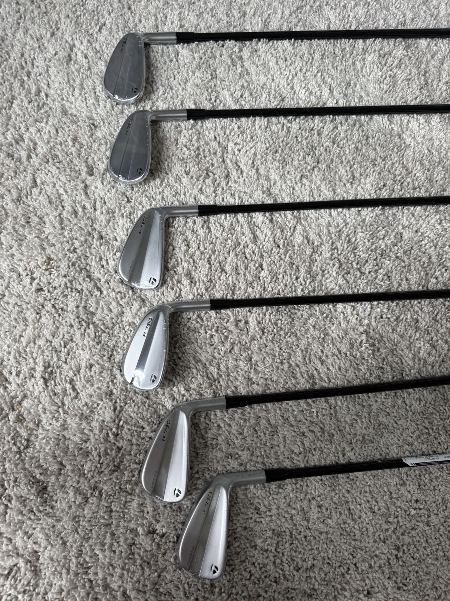 NEW RH TaylorMade P-790 Iron Set 4-PW MMT 65R Regular Flex Graphite P790