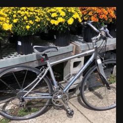 Giant FCR 1W Hybrid Bike Bicycle 18” FRAME  All Tuned up and ready to go! 