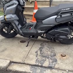 Scooter 2025 Clean Title 