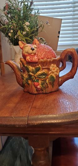 Fox on wood stump teapot vintage