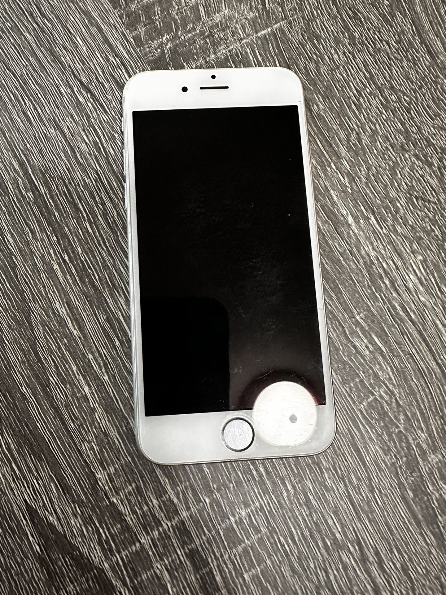 iPhone 6 Silver (UNLOCKED)