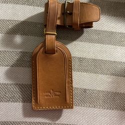 LV Luggage Tag And Poignet 