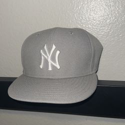 New Era Yankees Hat  Size 7