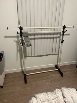Clothing hanger rack