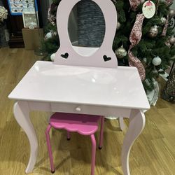 Girls Pink Vanity 