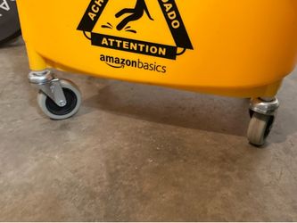 Industrial mop bucket