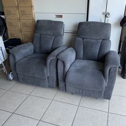 2 Recliners Chairs / Love Seats