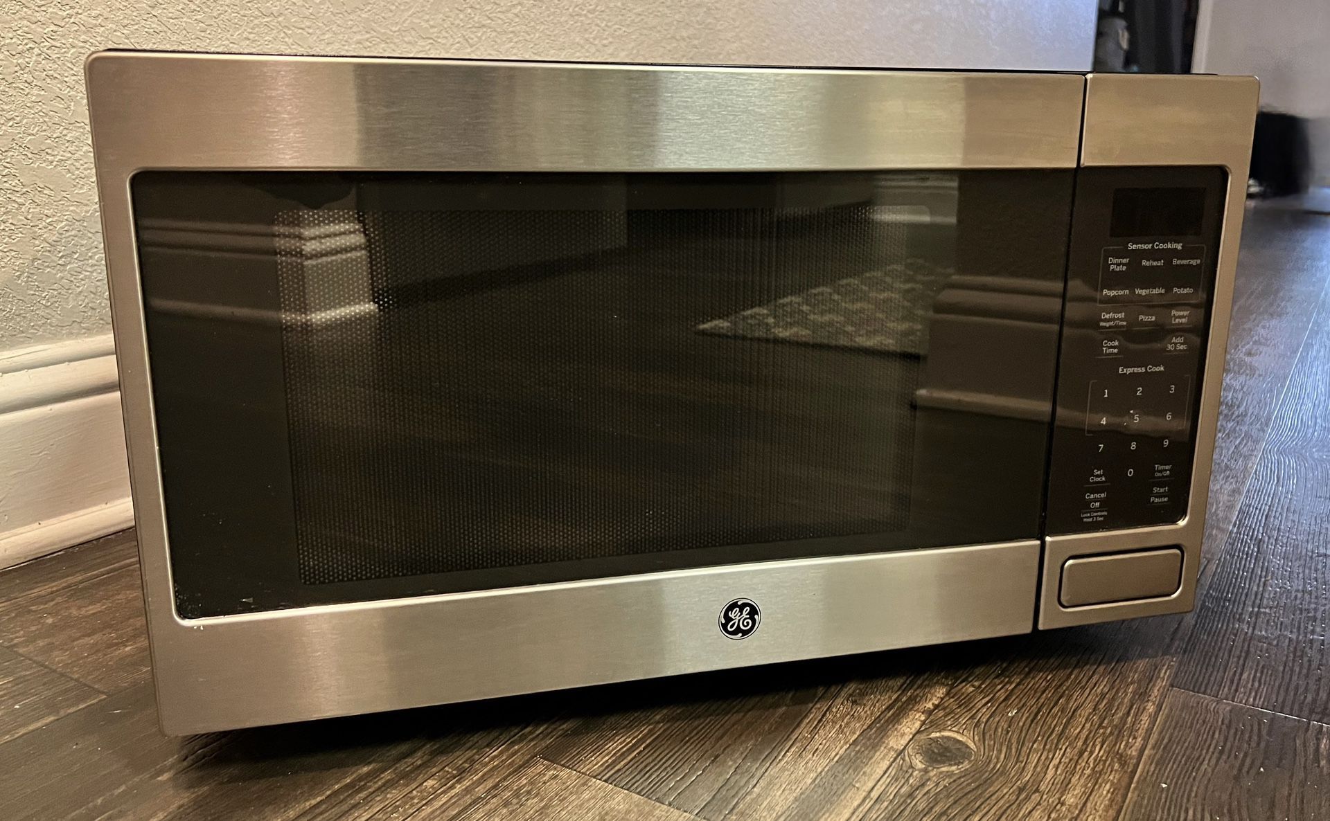 GE® 1.6 Cu. Ft. Countertop Microwave Oven